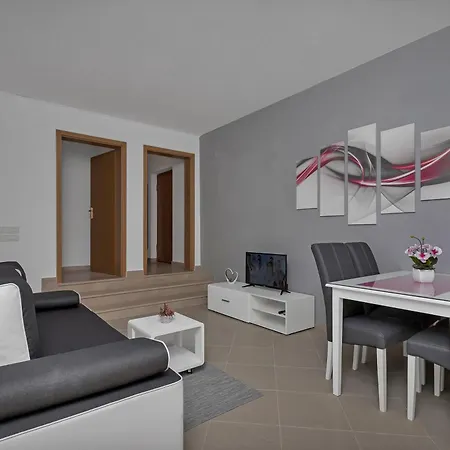 Apartamento Petar With Terrace, 3min Walk To The Makarska