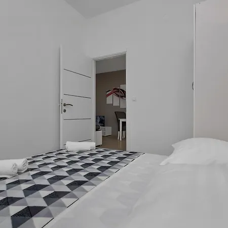Petar With Terrace, 3min Walk To The