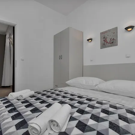 Petar With Terrace, 3min Walk To The Apartamento