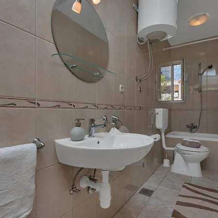 Apartamento Petar With Terrace, 3min Walk To The