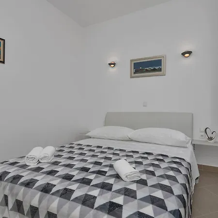 Apartamento Petar With Terrace, 3min Walk To The *