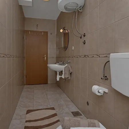 Apartamento Petar With Terrace, 3min Walk To The Makarska