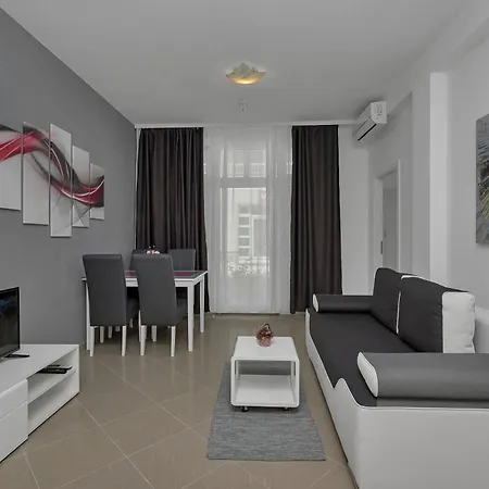Petar With Terrace, 3min Walk To The * Makarska