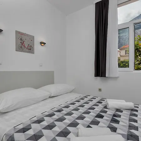 Petar With Terrace, 3min Walk To The