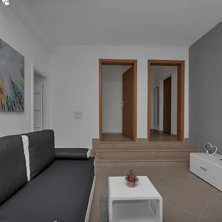Petar With Terrace, 3min Walk To The Apartamento