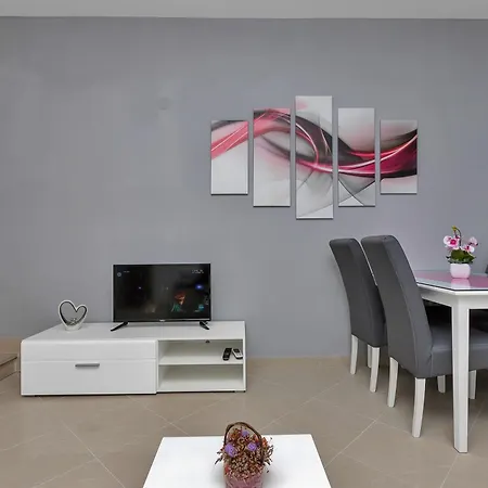 Apartamento Petar With Terrace, 3min Walk To The Makarska