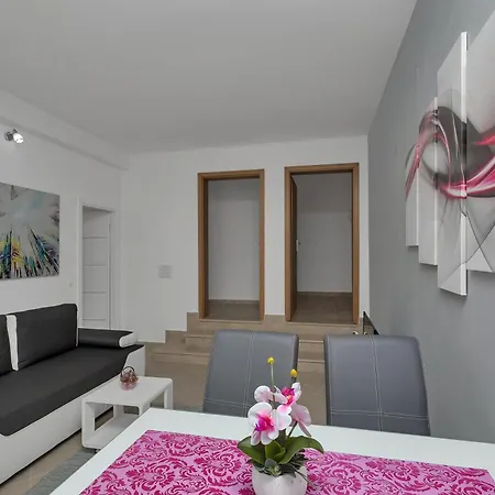 Petar With Terrace, 3min Walk To The
